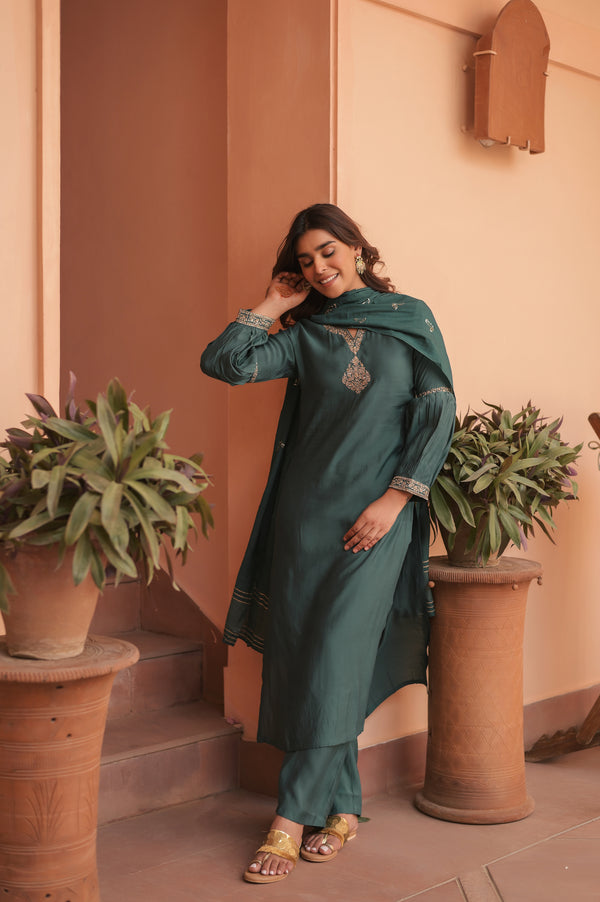 Regal Aura Silk Kurta Set With Dupatta