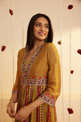 Mustard yellow Soirée Chinnon-chiffon dress